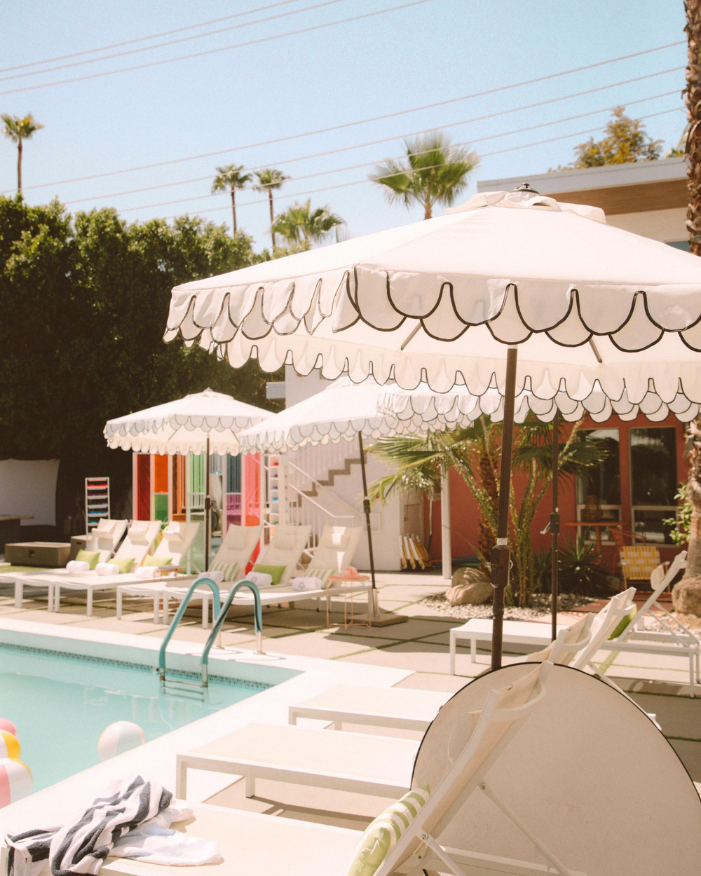 VACAY WITH CHARLIE HOLIDAY: PALM SPRINGS with @amberharrelsonn